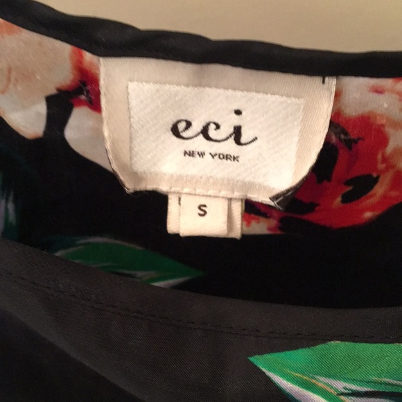 Pretty black, floral top with elastic waist - Picture 3 of 4